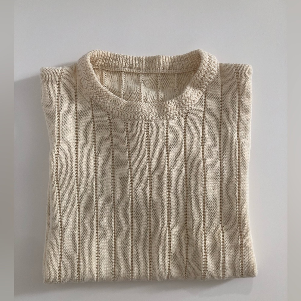 Knitted Short Sleeve Sweater. M